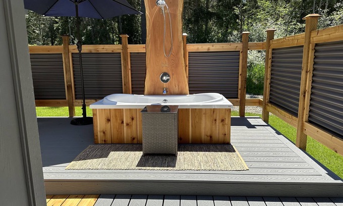 Regional District of Nanaimo Casa | Star gazing double soaker tub 15 mins to beaches, hiking, biking and restaurants