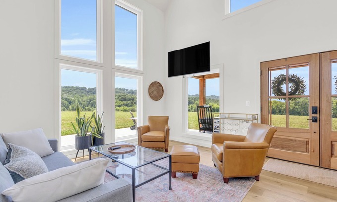 Riceville Casa | Star Hill Farm Barndo Retreat – Hillside Serenity with Hot Tub