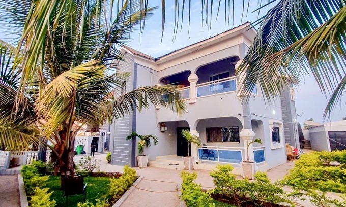 West Coast Division Apartamento | Star Light Apt #3 - The Retreat Apartments