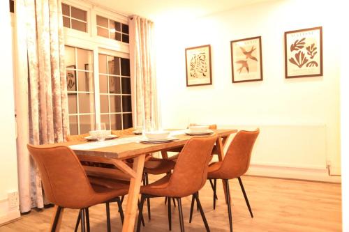 Hendon Casa | Star London Golders Rise Luxury 4-Bed Oasis with Garden