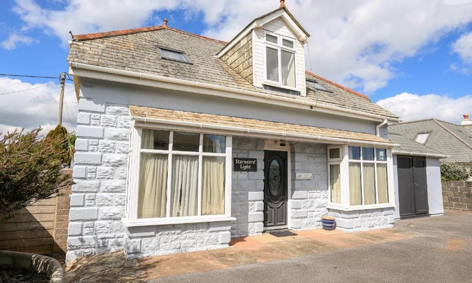 Malborough Casa | Starboard Light