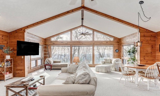 Tate Casa | Starcross Summit - Sunny spaces & gorgeous views!