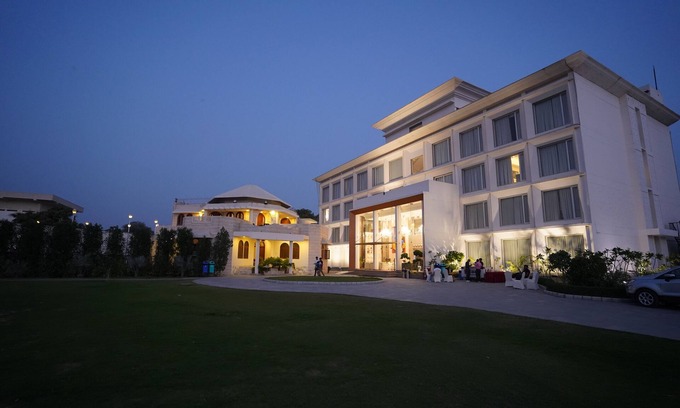 Jaipur Hotel | Stardom Resort