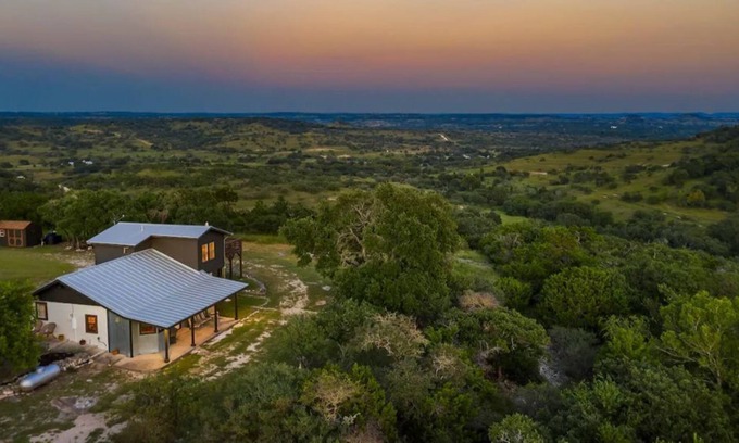 Fredericksburg Cabina | Stardust Valley Ranch - Secluded - Amazing Views