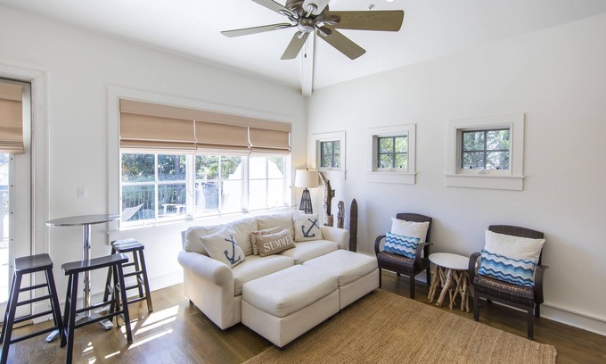 Treetop Apartamento | Starfish Carriage House