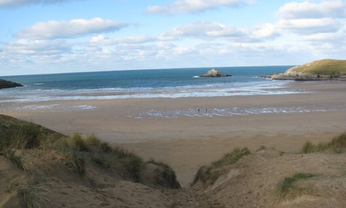 Crantock Cabaña | Starfish Cottage - Crantock Beach North Cornwall sleeps 8, parking for 2 cars