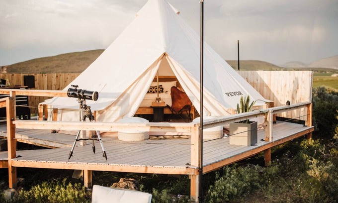 Klamath Falls Alquiler De RV | Stargazer Bell Tent at The Rossetto Ranch