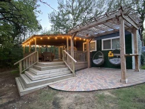 Kingston Casa | Stargazer Tiny Cottage