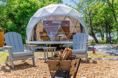 Gober Otro | Stargazing domes on a farm