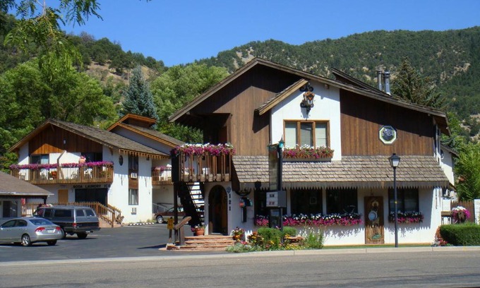 Glenwood Springs Hotel | Starlight Lodge