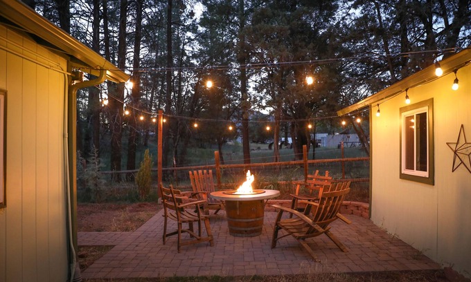 Pine Cabaña | ✨🐶 STARLIGHT MODERN BOHO COTTAGE | STEPS AWAY FROM TOWN | DOG FRIENDLY 🐾