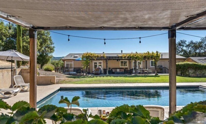 Cloverdale Casa | 4Br / 3Ba Hillside Alexander Valley Home con piscina enterrada