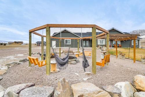 Northwest Montana - Glacier National Park Casa | Starry Skies and Mtn Views Family Retreat in Elmo