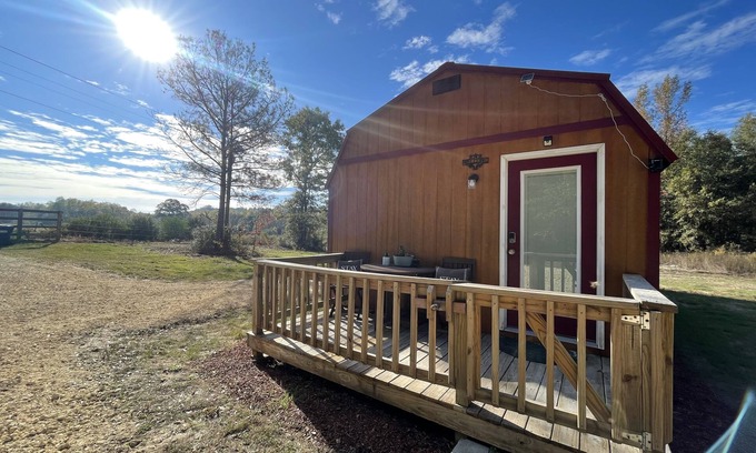 Red Level Cabina | Starry Sky Nights & Country Living on 40 acres Tiny Home