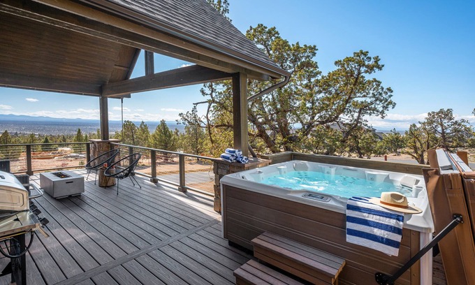 Powell Butte Casa | Starview at Brasada Ranch Resort by AvantStay |HotTub & Close To Golf!