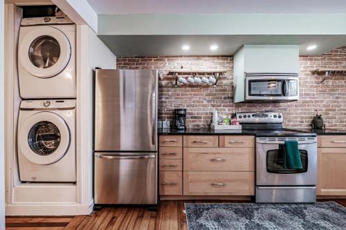 Parkside Apartamento | State of Charm - Historic West End Haven