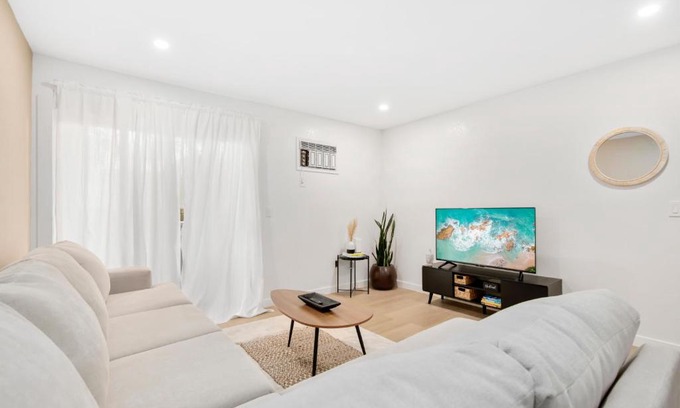 El Cajon Apartamento | State of the Art Serenity - Shared Pool, Pets OK