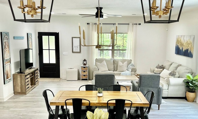 Pickwick Dam Casa | State Park Luxury. Stylish new home located only 2 minutes from the lake!