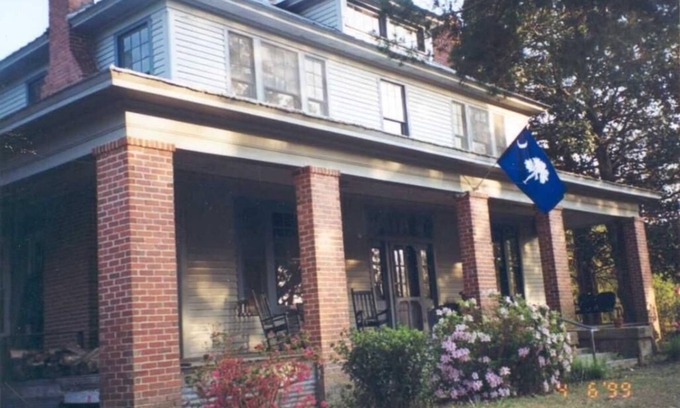 Brunson Casa | Stately 2-story historic home maintains original charm and charater.