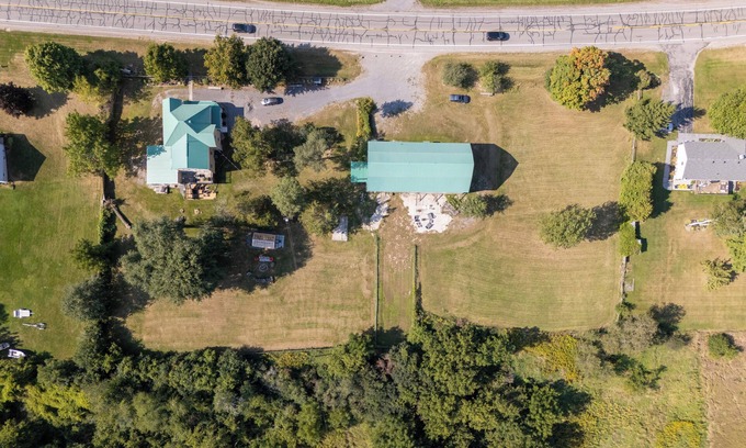 Wellington Casa | Stately 5-bedroom estate in beautiful Prince Edward with fitness room, AC