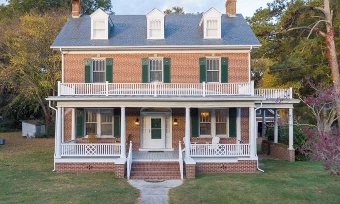 Cheriton Casa | Stately historic 3bdr shore house near Cape Charles, boat parking, pet friendly