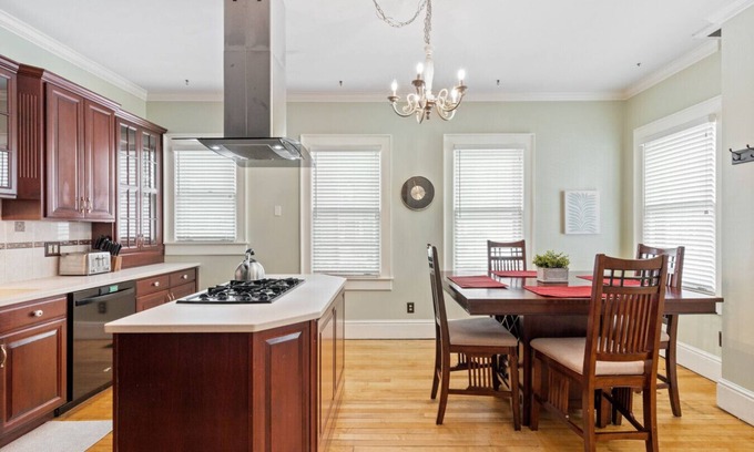 Rochester Casa | Stately Park Ave. Century Home - Sleeps 6!