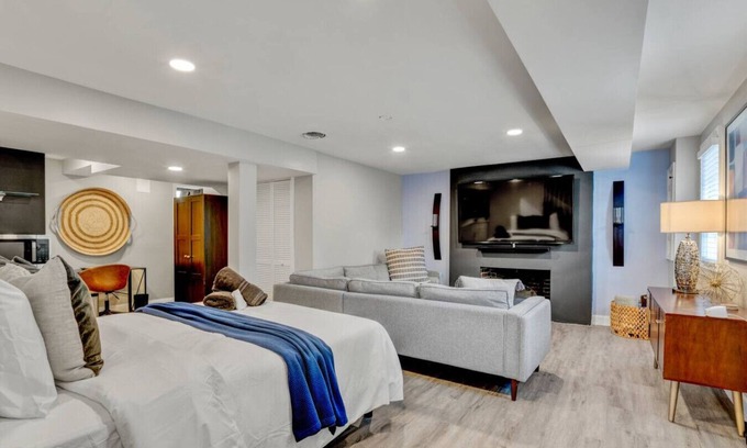 Washington Casa | Stately Studio Apartment