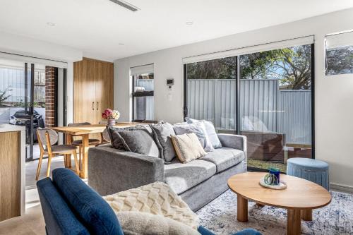 Wollongong CBD Casa | Station & Surf 3BR Wollongong Townhouse