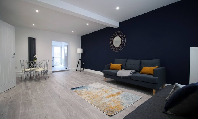 Mountain Ash Casa | Station Terrace by Tŷ SA