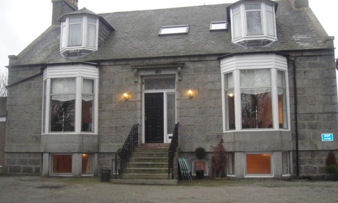 Dyce Casa | Station View Guest House