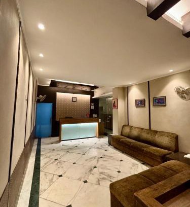 Kanpur Hotel | Status Business Hotel - Naveen Market
