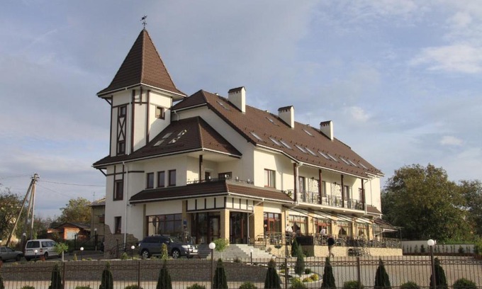 Malekhiv Hotel | Status Hotel