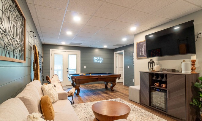 Helen Casa | Stay 3 nights Get 4th Night FREE thru Dec 2024-Hot Tub & Pool Table
