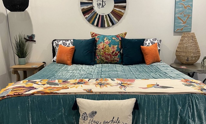 Weaverville Apartamento | "Stay A While" Couples Retreat - One Block from Main Street!