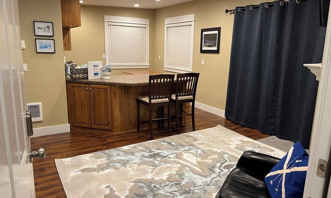 Sandpoint Condominio | Stay and play, sleeps 6 with a beautiful view of Schweitzer Mountain