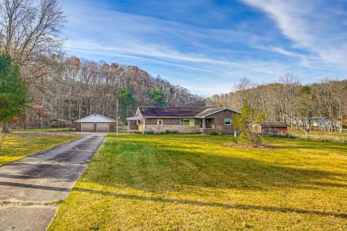 Davisville Casa | Stay and Play West Virginia Country Home!