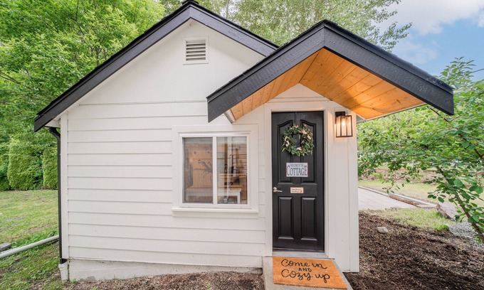 North Rose Hill Cabaña | Permanecer en el lago Forbes Cottage, su hogar lejos de casa