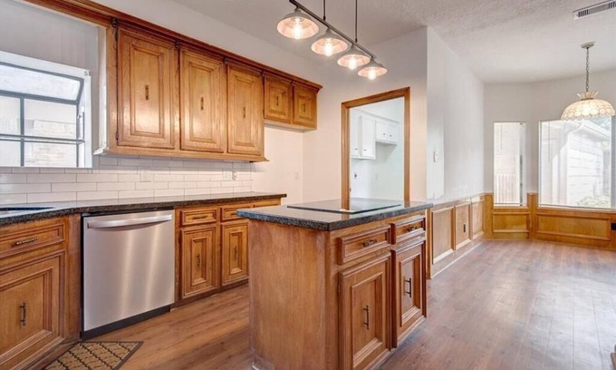 Barker Casa | Stay at our Charming family home!