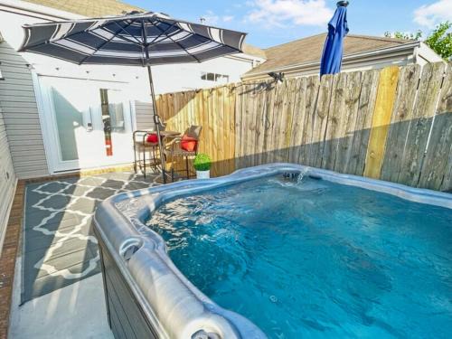 Bentonville - Fayetteville Apartamento | Stay at Steuben Hot Tub Remodeled Home