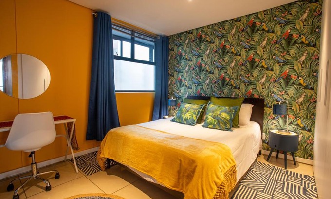 Durban Point Apartamento | Stay at The Point - Kaleidoscopic Caribbean Cruise