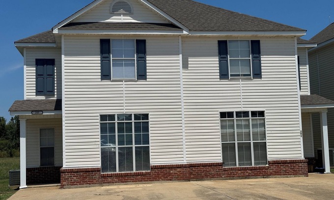 Starkville Casa | Stay at the Starkvegas townhome! Home away from Home! Gated community