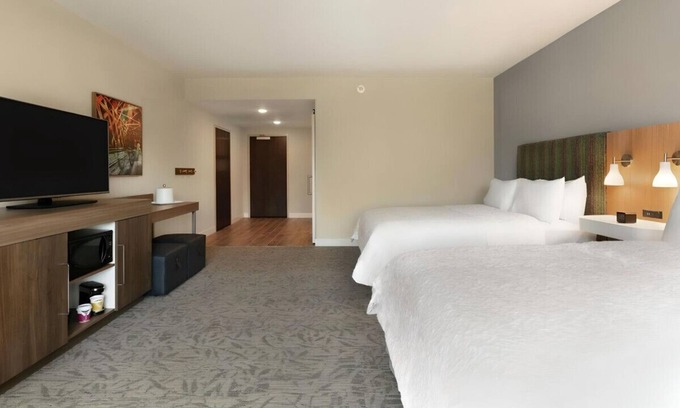 Suwanee Casa | Stay Awesome in Our Spacious Room! Pets Allowed