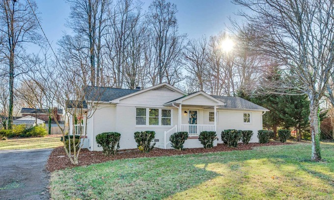 Greensboro Casa | Stay Awhile Charming Greensboro House Close to Must-See Places