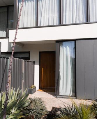 Kingston Park Apartamento | Stay by the sea in a luxe retreat