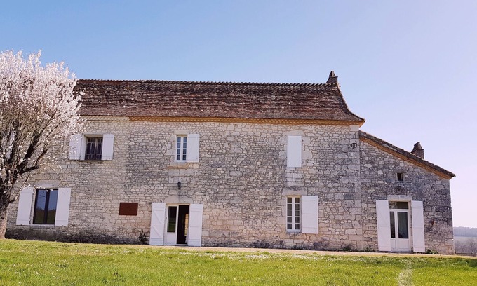 Cuneges Casa | Stay in 400yrs old Château overlooking vineyards amidst wildlife and tranquility