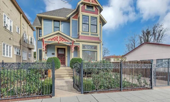 Horace Mann Casa | Stay In A Piece of San Jose History.