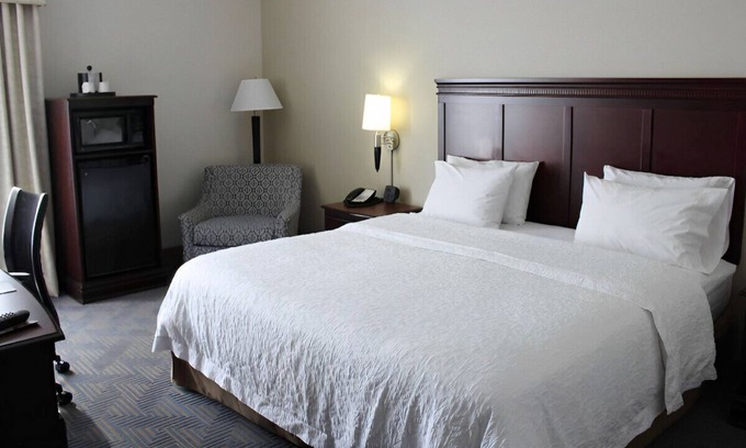 Elizabethtown Casa | Stay in a Stylish & Modern Room! Free Breakfast