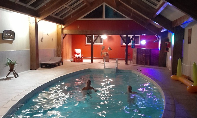 Niherne Cabaña | Estancia en Berry con piscina interior climatizada