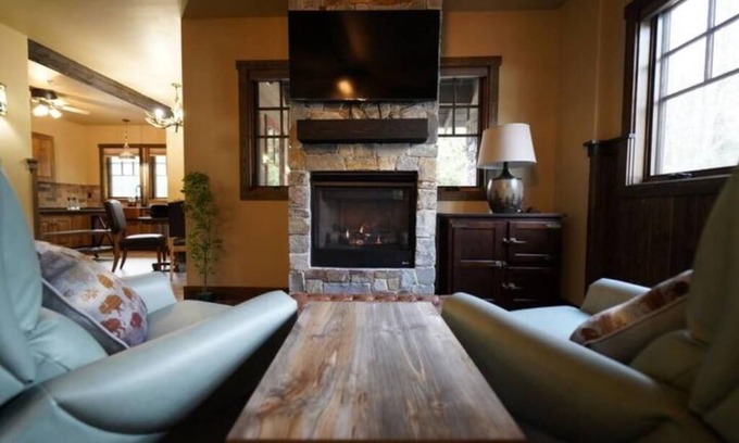 Agpar Apartamento | Stay in Glacier National Park @ Apgar Lookout Retreat, Suite 1