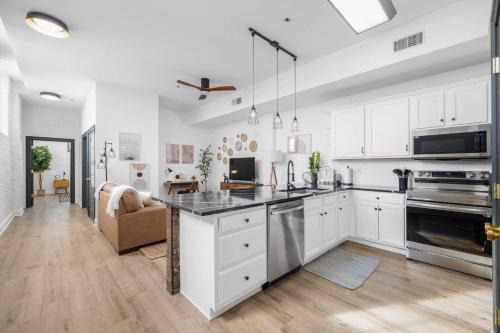 Johnson City Apartamento | Stay in heart of Johnson City * Urban Loft *